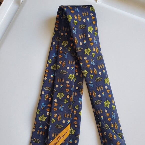 Salvatore Ferragamo 100% Silk Tie Leaves Mushroom Acorn Blue Made in Italy - Picture 9 of 13